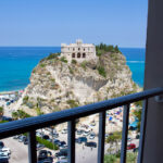 đ Prestigioso e Grande Appartamento Ristrutturato nel Centro Storico di Tropea â Vista Isola